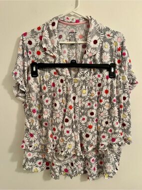 Joyspun Gray Daisy-Print Button-Down Pajamas with Multicolor Daisies